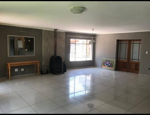 3 BEDROOM HOUSE FOR SALE IN SECUNDA